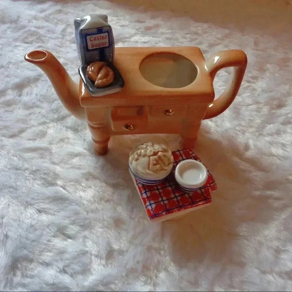 Teapot Pie Baking Figurine - Picture 8 of 10